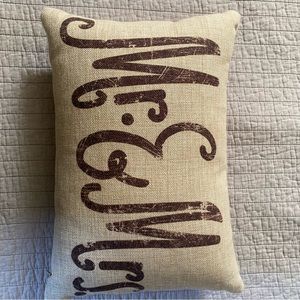 Mr & Mrs Pillow